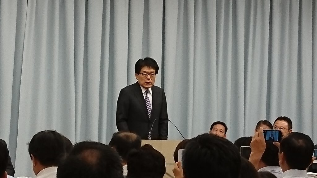 「都政の混乱を収める」